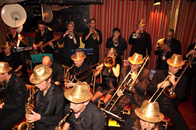 min 2011 03 08 mardi brass band 193